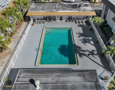 1830 Maravilla Avenue - Photo Thumbnail 3