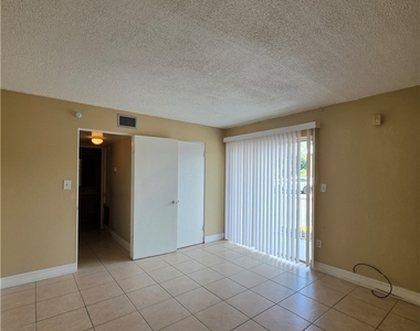 1830 Maravilla Avenue - Photo Thumbnail 14