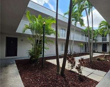 1830 Maravilla Avenue - Photo Thumbnail 23