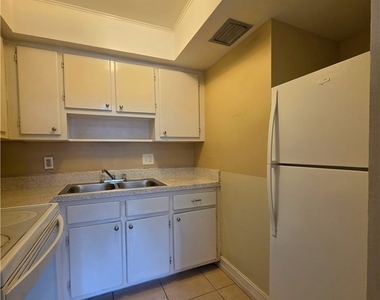 1830 Maravilla Avenue - Photo Thumbnail 13