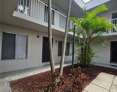 1830 Maravilla Avenue - Photo Thumbnail 22