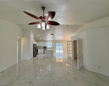 2209 Ne 9th Avenue - Photo Thumbnail 4