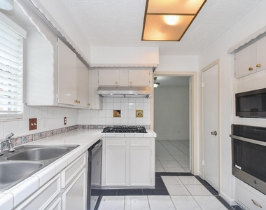 7714 Eichler Drive - Photo Thumbnail 15