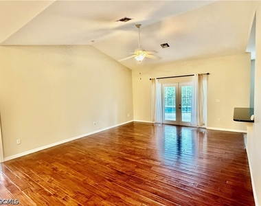 1466 Argyle Drive - Photo Thumbnail 8