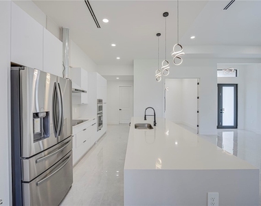 3500 33rd Street Sw - Photo Thumbnail 6