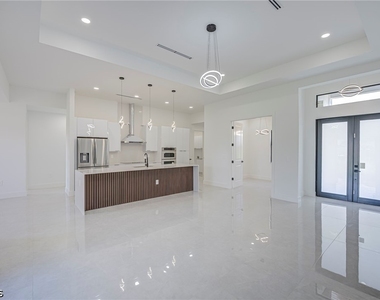 3500 33rd Street Sw - Photo Thumbnail 2