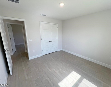 410 Se 1st Terrace - Photo Thumbnail 17