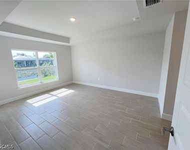410 Se 1st Terrace - Photo Thumbnail 24