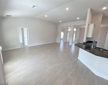 410 Se 1st Terrace - Photo Thumbnail 2