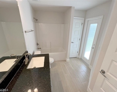410 Se 1st Terrace - Photo Thumbnail 20