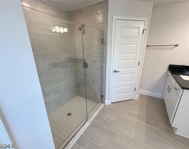 410 Se 1st Terrace - Photo Thumbnail 10
