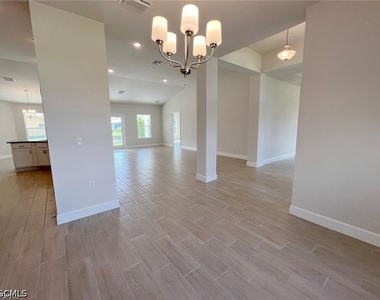 410 Se 1st Terrace - Photo Thumbnail 7