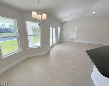 410 Se 1st Terrace - Photo Thumbnail 3