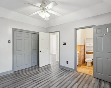 1725 Enterprise Avenue - Photo Thumbnail 18