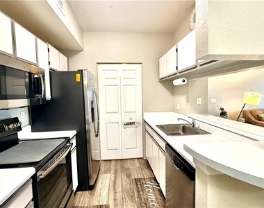 6481 Aragon Way - Photo Thumbnail 10