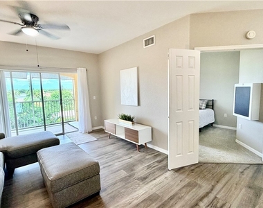 6481 Aragon Way - Photo Thumbnail 4