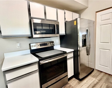6481 Aragon Way - Photo Thumbnail 11