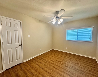 2303 Corry Crest Circle - Photo Thumbnail 18