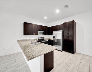 318 Sw 7th Terrace - Photo Thumbnail 5