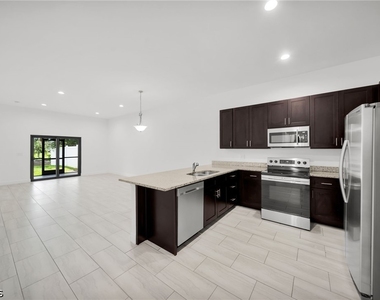 318 Sw 7th Terrace - Photo Thumbnail 4