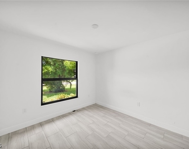 318 Sw 7th Terrace - Photo Thumbnail 10