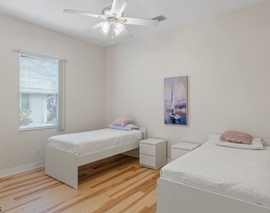 2111 Sw 51st Street - Photo Thumbnail 7