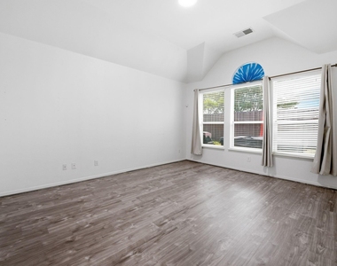 5002 Rollingstone Road - Photo Thumbnail 15