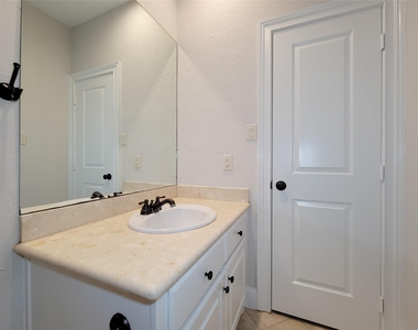2418 Ralph Street - Photo Thumbnail 36