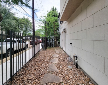 2418 Ralph Street - Photo Thumbnail 3