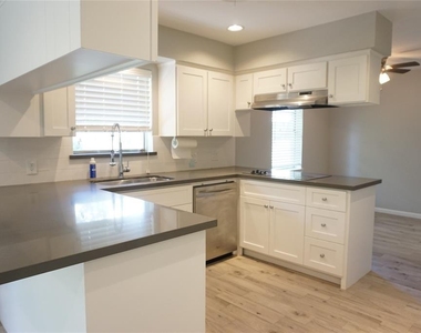 5727 Braesvalley Drive - Photo Thumbnail 2