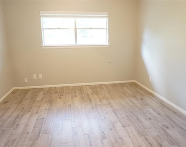 5727 Braesvalley Drive - Photo Thumbnail 11