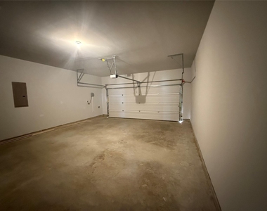 5814 Aurora Greens Lane - Photo Thumbnail 7
