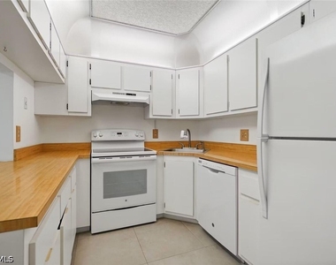 802 Sky Pine Way - Photo Thumbnail 3