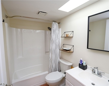 1004 Manatee Road - Photo Thumbnail 10