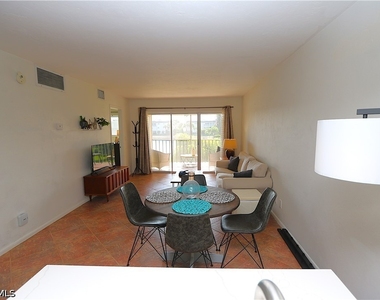 1004 Manatee Road - Photo Thumbnail 5