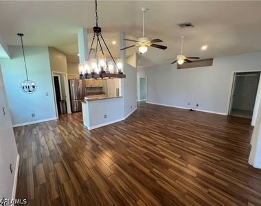 608 Crossfield Circle - Photo Thumbnail 13