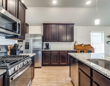 949 Gentle Moss Drive - Photo Thumbnail 22