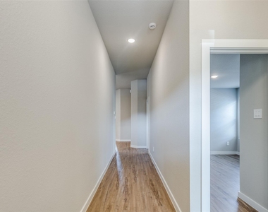 949 Gentle Moss Drive - Photo Thumbnail 19