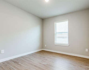 949 Gentle Moss Drive - Photo Thumbnail 10