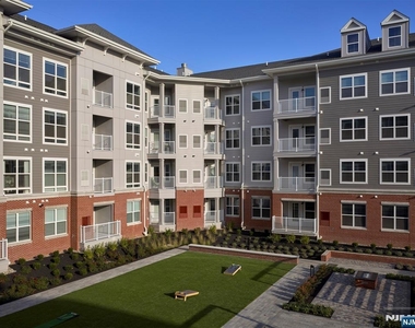 100 Eisenhower - Photo Thumbnail 27