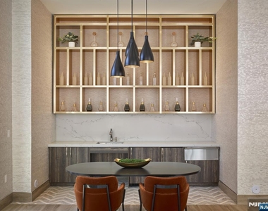 100 Eisenhower - Photo Thumbnail 6
