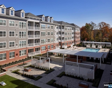 100 Eisenhower - Photo Thumbnail 18