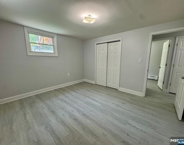 687 Midland - Photo Thumbnail 4