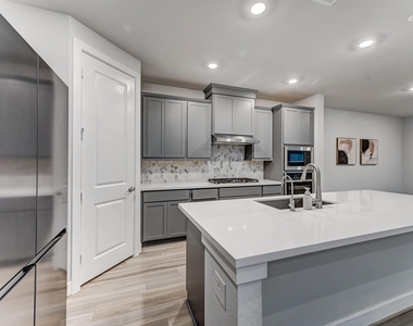 9522 Rialto Creek Drive - Photo Thumbnail 7