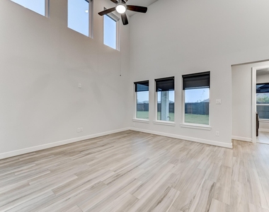 9522 Rialto Creek Drive - Photo Thumbnail 11