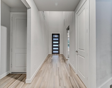 9522 Rialto Creek Drive - Photo Thumbnail 3