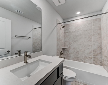 9522 Rialto Creek Drive - Photo Thumbnail 32