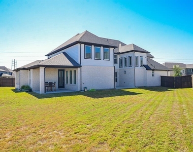 9522 Rialto Creek Drive - Photo Thumbnail 45