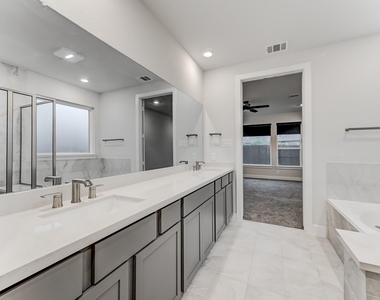 9522 Rialto Creek Drive - Photo Thumbnail 20