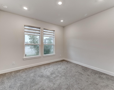 9522 Rialto Creek Drive - Photo Thumbnail 22